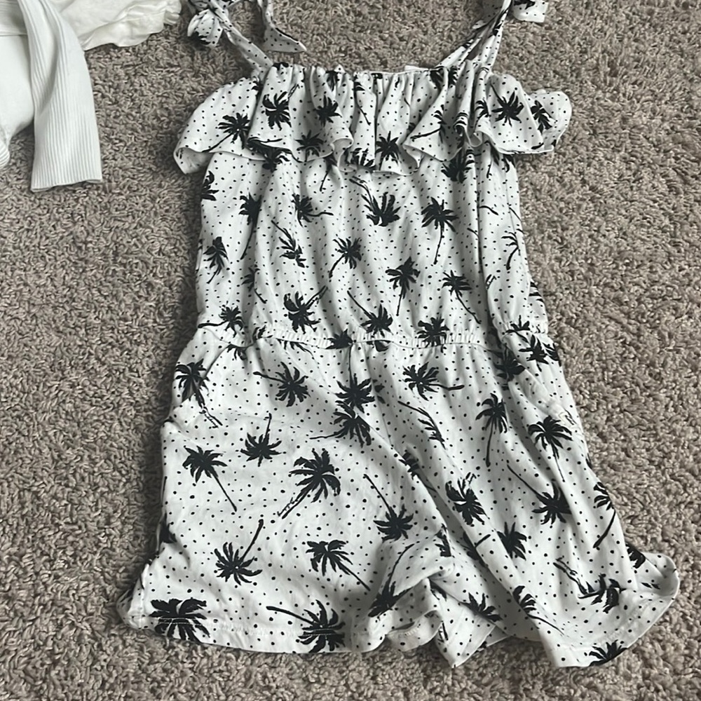 Black and white billabong romper(used)